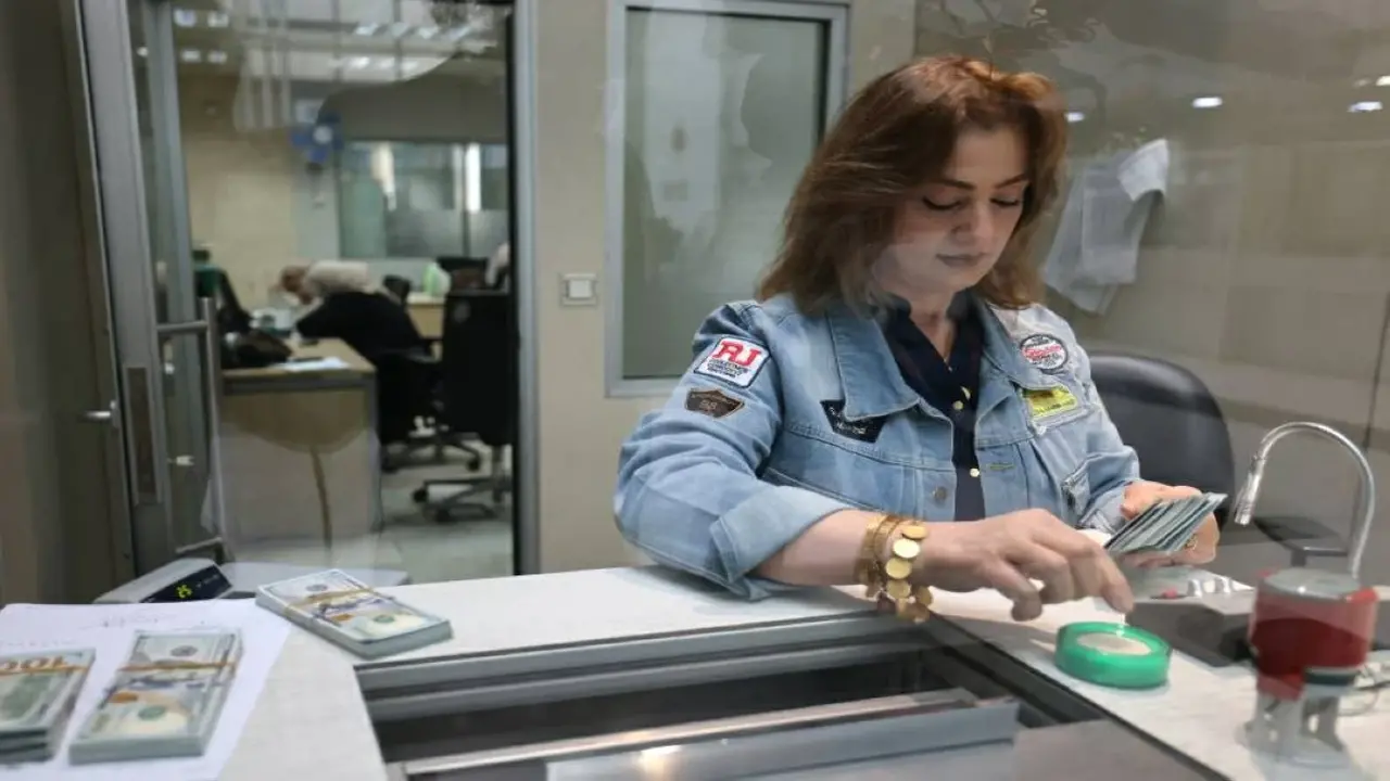 تحركات عاجلة.. البنك المركزي العراقي يصدر تعليمات جديدة للسيطرة على سعر الدولار